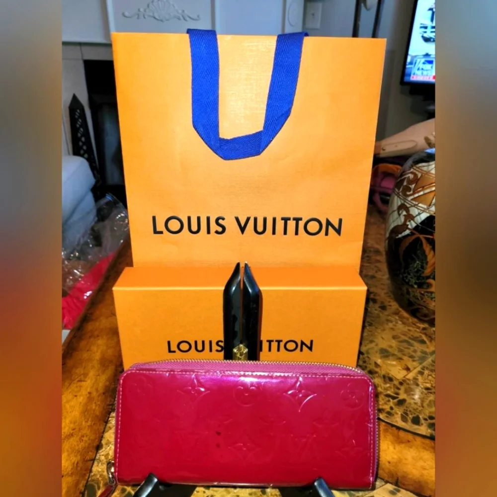 Louis Vuitton Vernis Clemence long zip around wallet - Picture 2 of 11